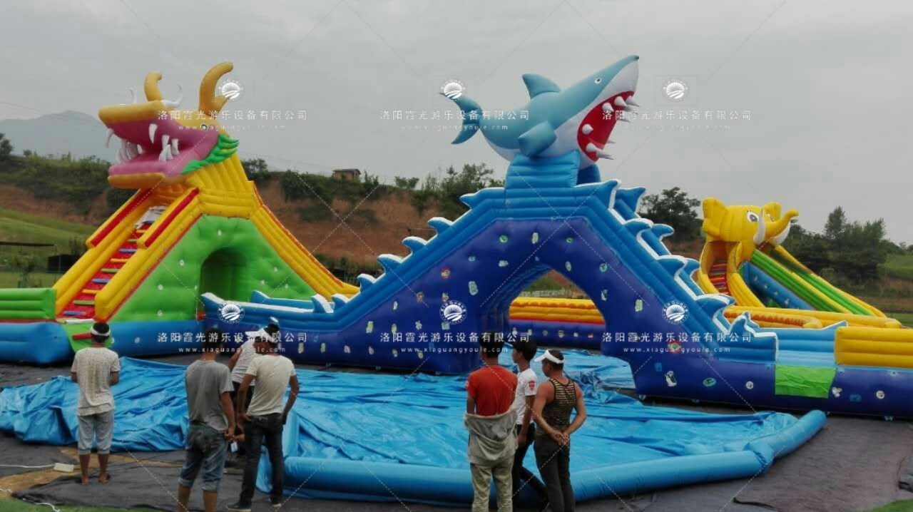 册亨龙鲨嬉水水上乐园
